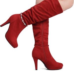 ABOUT THIS ITEM

high heel
Classic slouchy boot 
“Brand New with box”